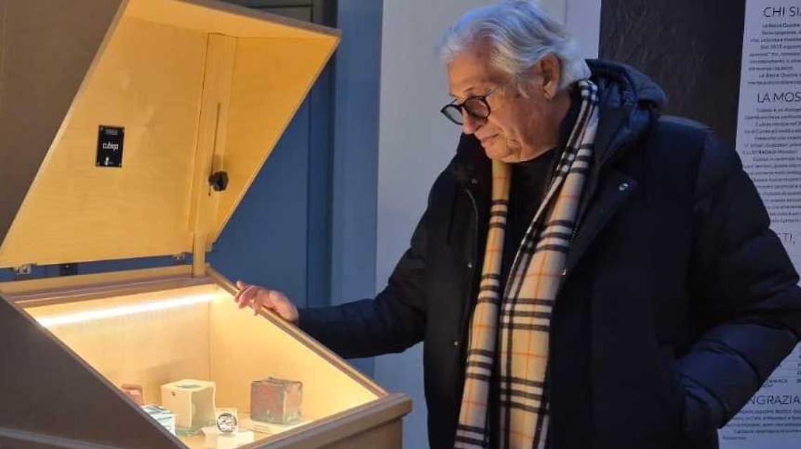 Il maestro del design Giugiaro visita una mostra che trasforma le bocce in arte "Cubiqa"