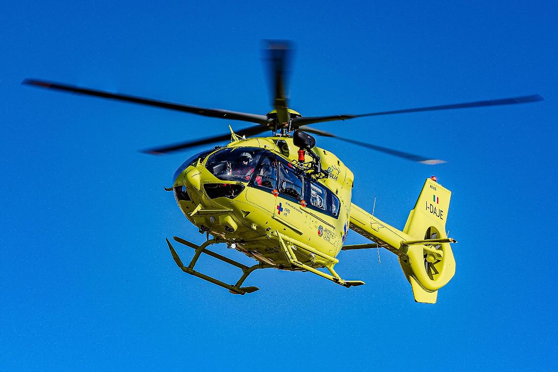 Auto fuori strada sulla Torino-Savona, tre feriti  
