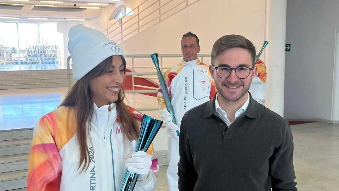 La Fiamma Olimpica attraversa Bra e Alba fino a Torino, con "Pecco" Bagnaia