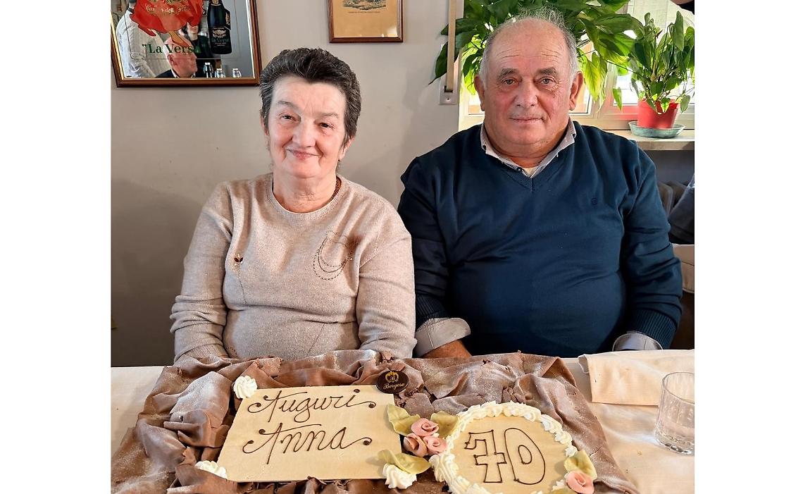 Compie 70 anni, rinuncia ai regali e dona 3 mila euro per la lotta contro i tumori