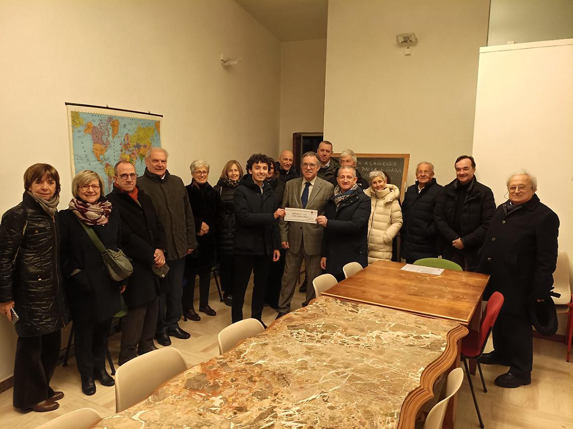 Un assegno e una speranza per chi non ha una casa: Lions e Leo Club al fianco dei pi&ugrave; fragili