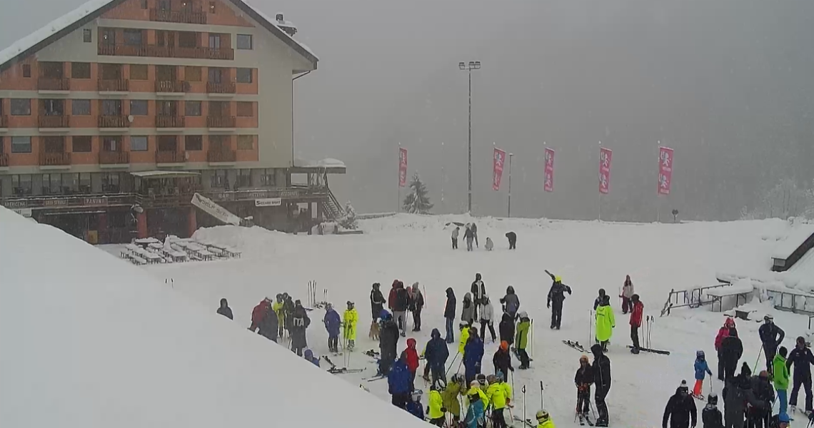 Nevicata in corso sulle nostre montagne: impianti aperti anche oggi