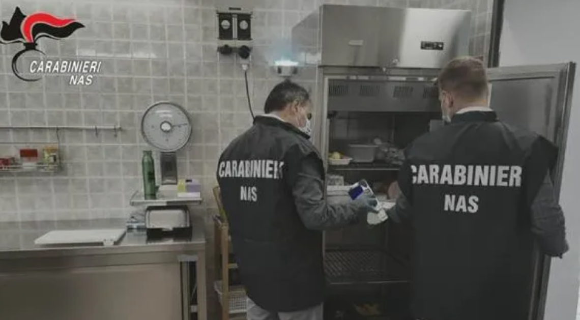 Lavoratori in nero e cibi scaduti: chiusi due locali nel Monregalese e nel Cuneese