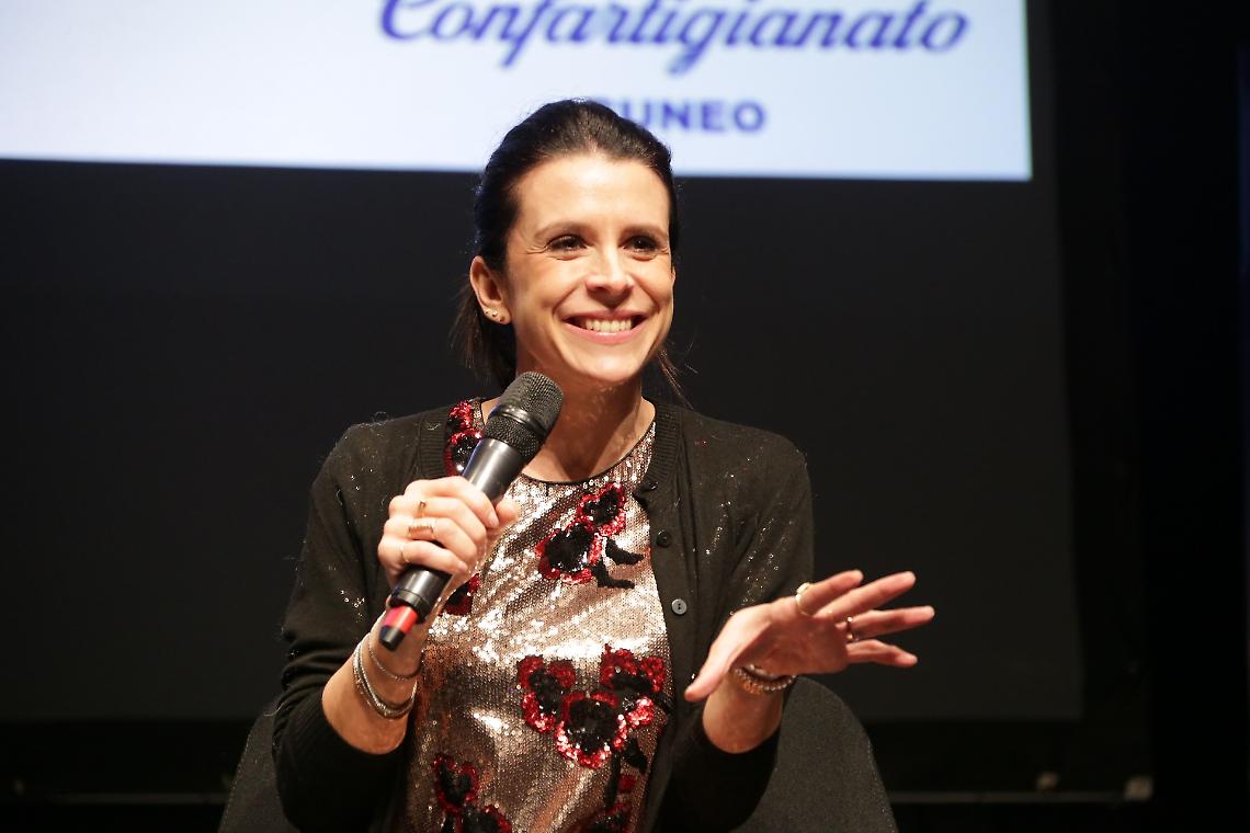 Boomer vs Generazione Alpha: la Scuola per Genitori fa il sold-out