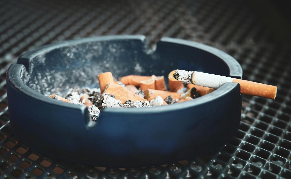 Nuovi aumenti per sigarette e tabacco: come cambiano prezzi e accise