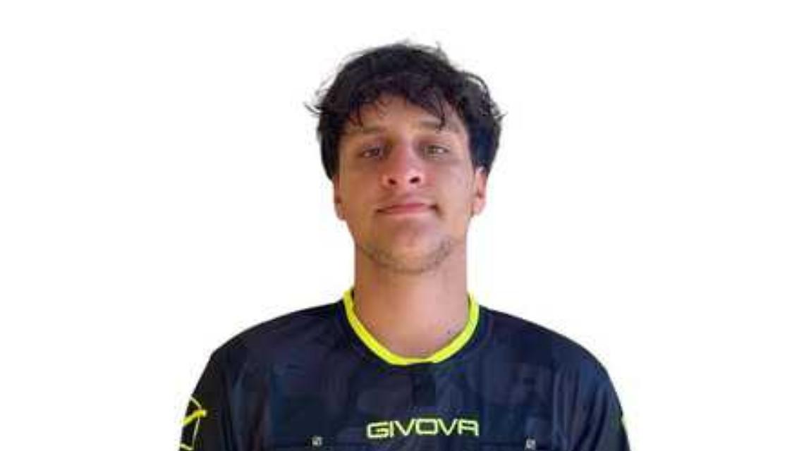 Il calcio si ferma per un minuto nel ricordo del giovane arbitro ucciso dal monossido