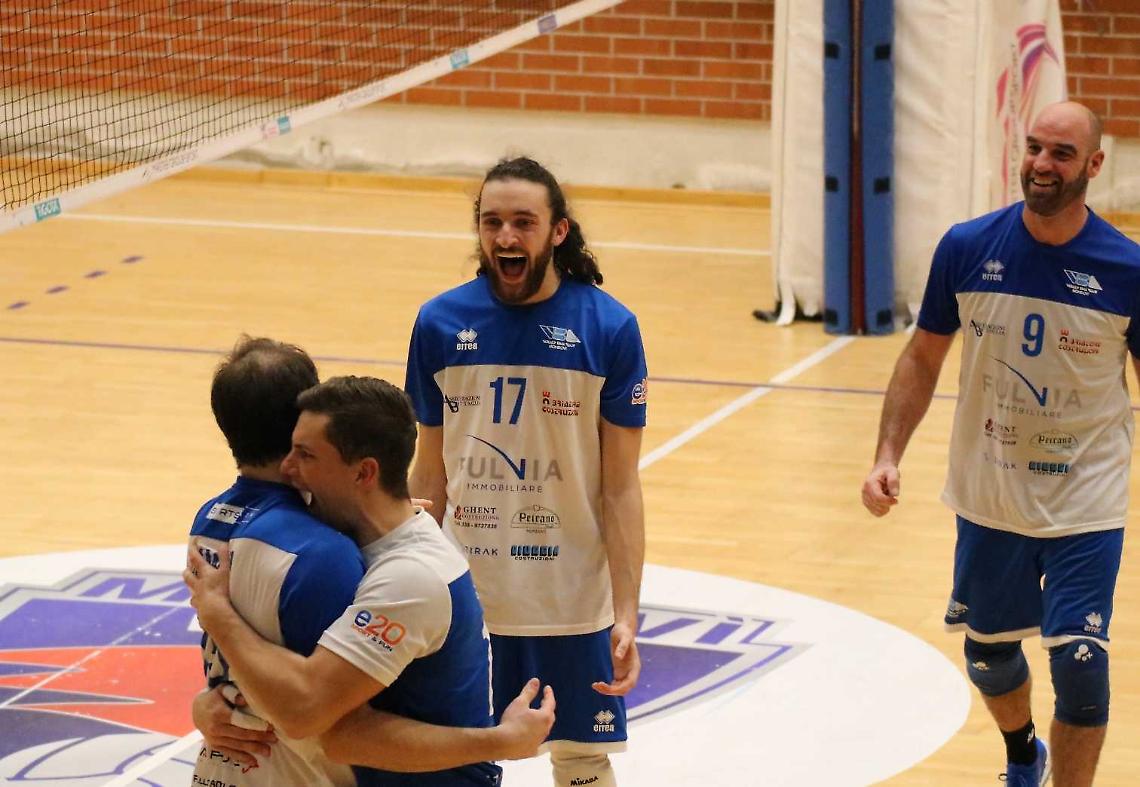 Il vecchio Pala Itis fa ancora i miracoli e bisogna passarci un sabato sera per vedere