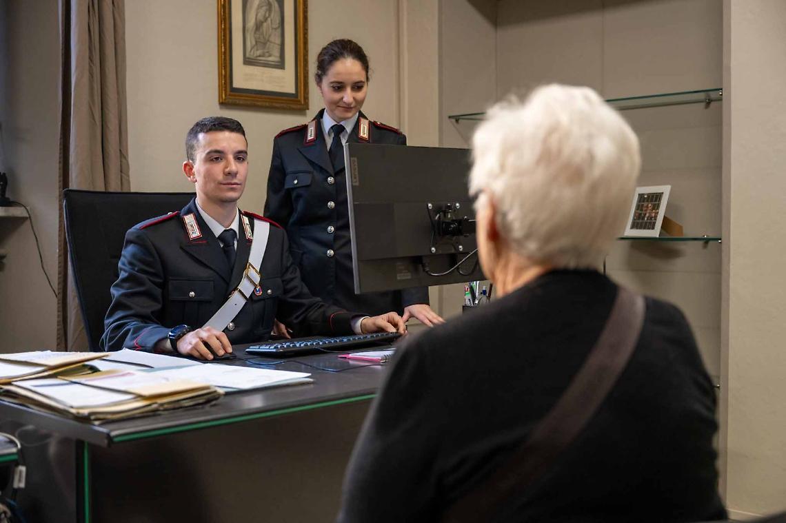 False telefonate, mail e raggiri "porta a porta": incontro "anti truffe" con i Carabinieri