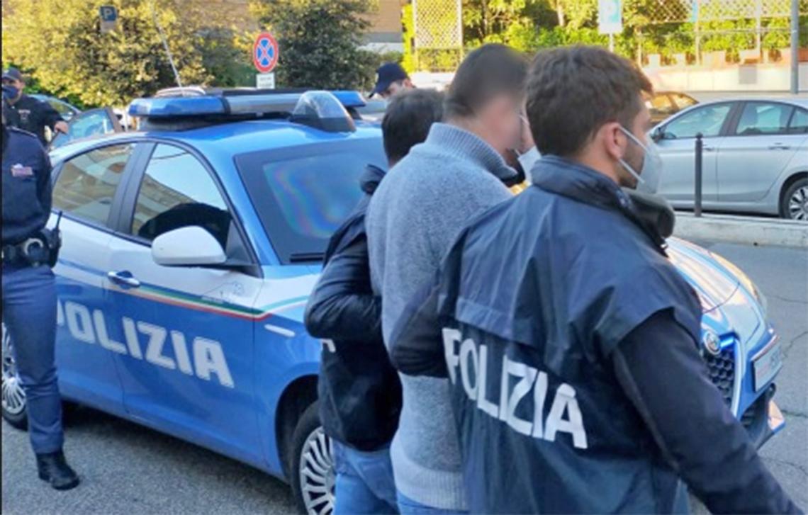 Spaccio nei parchi e vicino alle scuole: due arresti dosi di crack sequestrate
