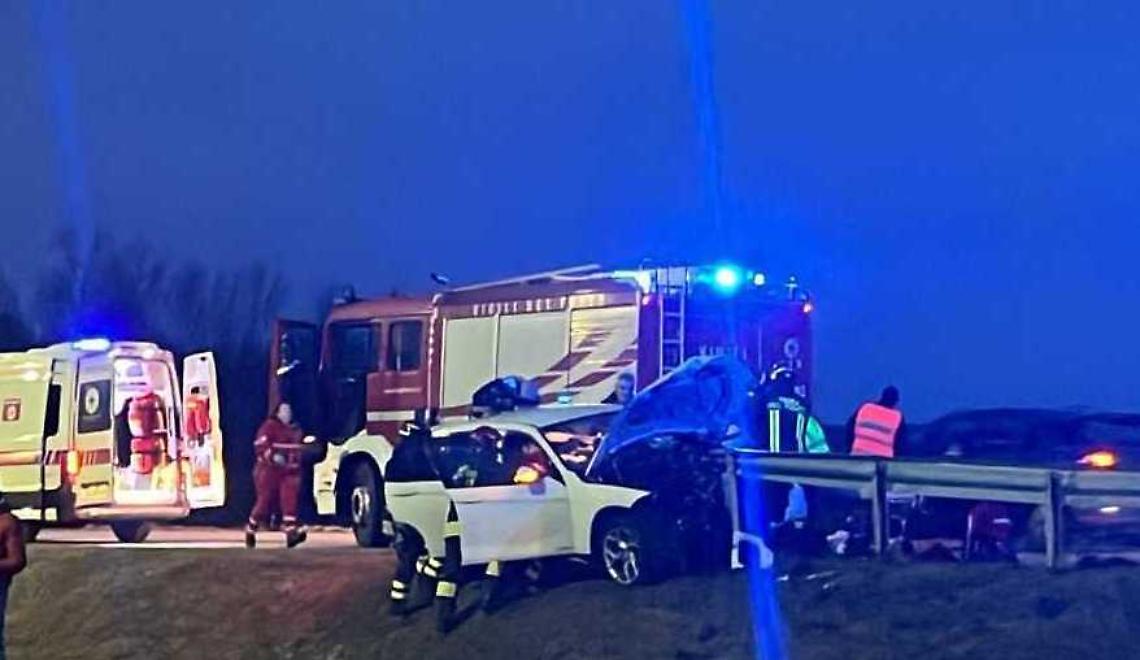 Incidente a Branzola: auto contro il guard rail
