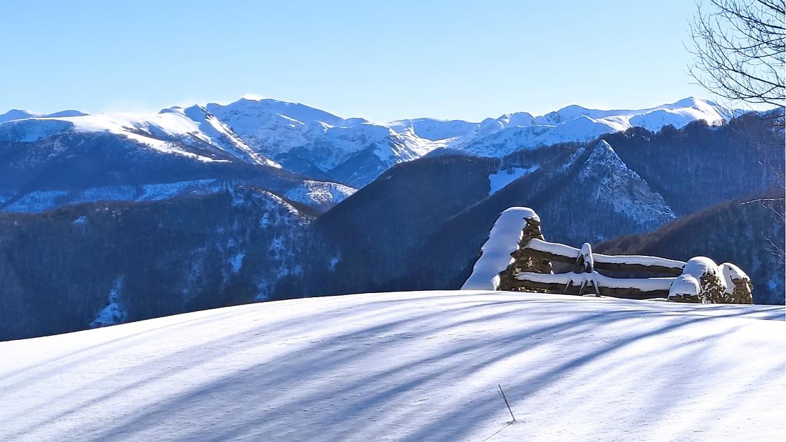 Traffico verso le stazioni sciistiche. Prosegue il dibattito: &laquo;La strada del Prel? Un errore storico&raquo;