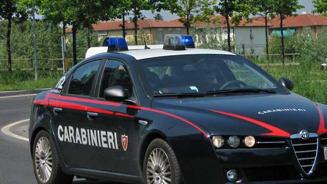 Colto sul fatto mentre svuota una casa in vendita