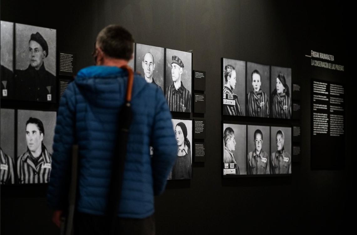 "Uno sguardo su Auschwitz": l'orrore visto dai carnefici e dalle vittime