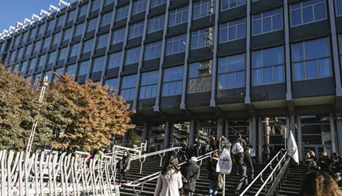 Palazzo Nuovo occupato: l'Universit&agrave; sospende le lezioni: &laquo;Non &egrave; sicuro&raquo;