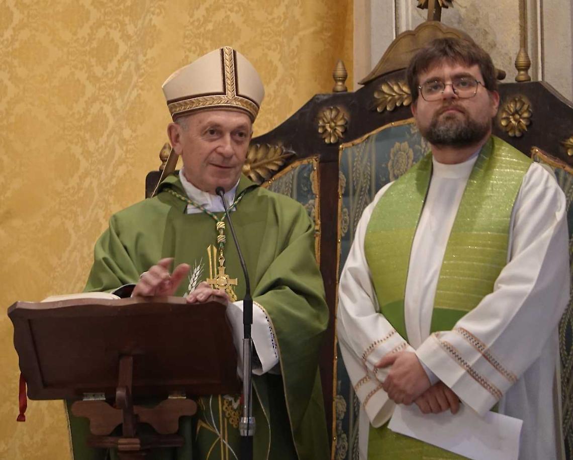 Il vescovo Egidio e don Federico alla celebrazione a Prea