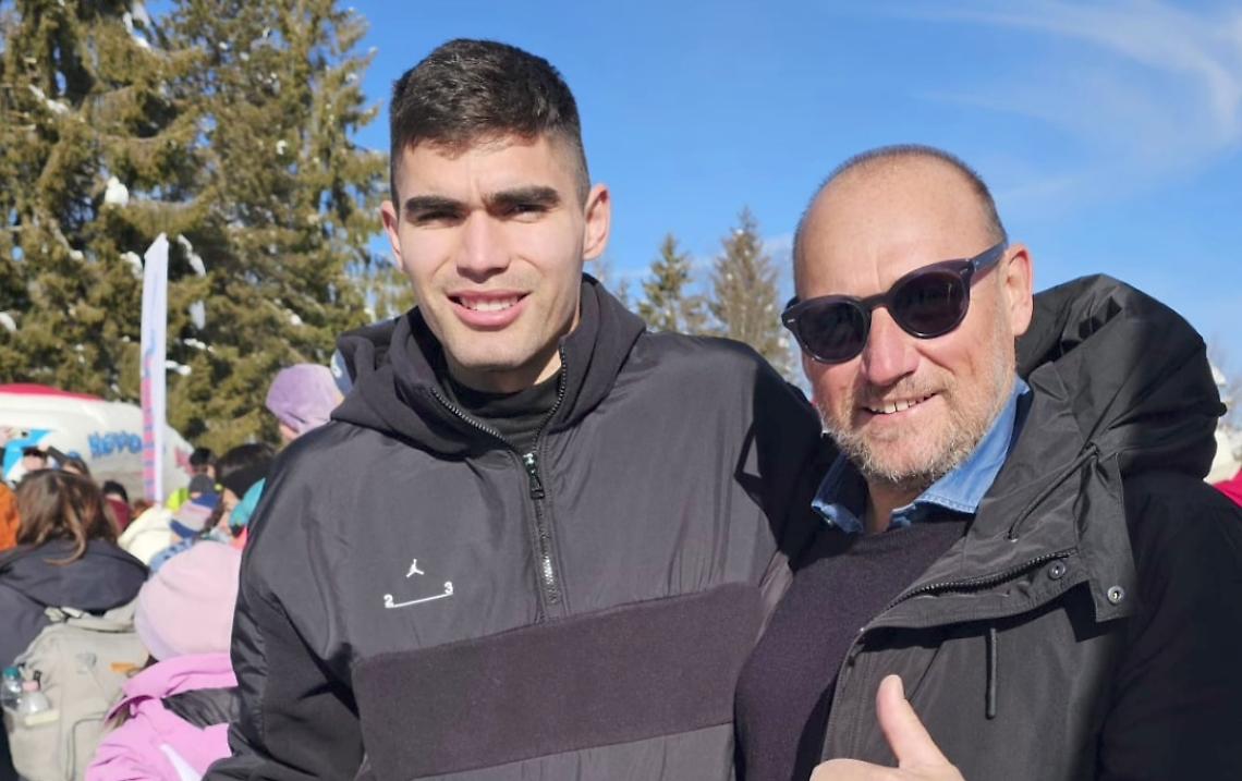 Il difensore messicano V&aacute;squez con Gianluca Oliva