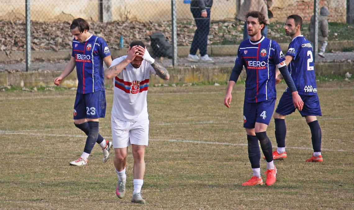 Un rigore sbagliato e il derby diventa subito amaro 