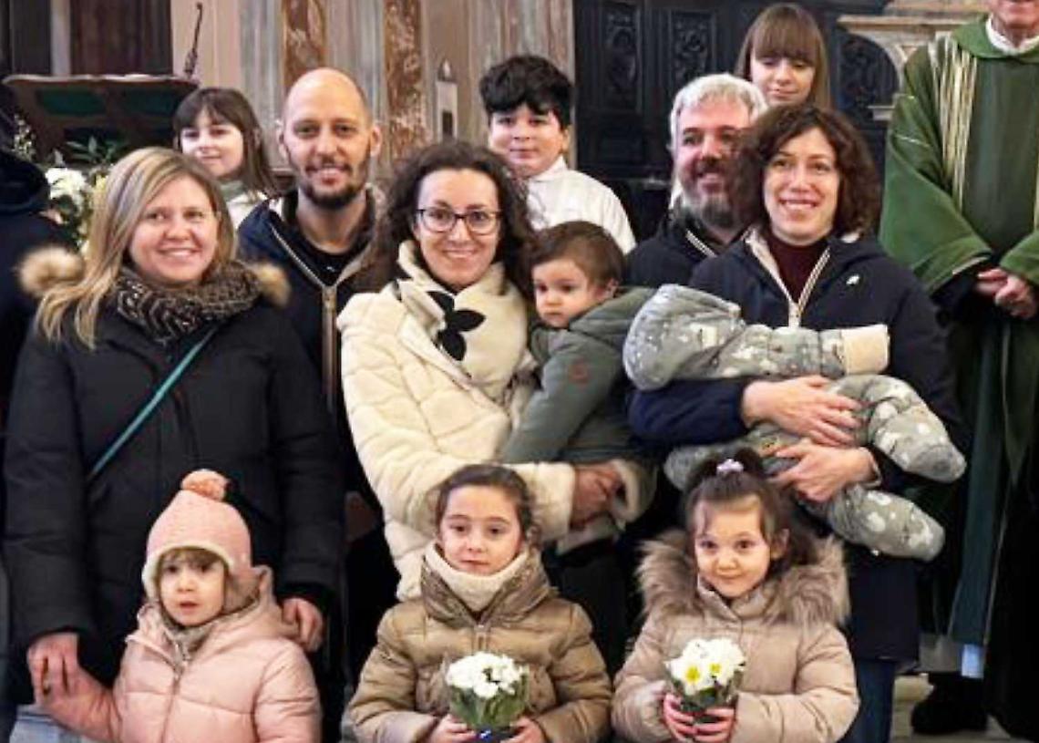 Ceva celebra la vita con gli ultimi nati in Parrocchia