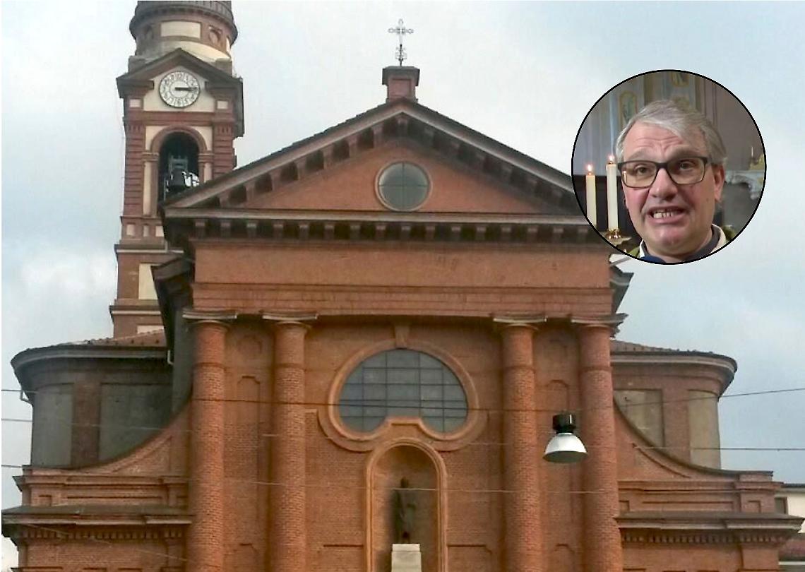 Il tetto della chiesa fa acqua, il parroco vende le tegole