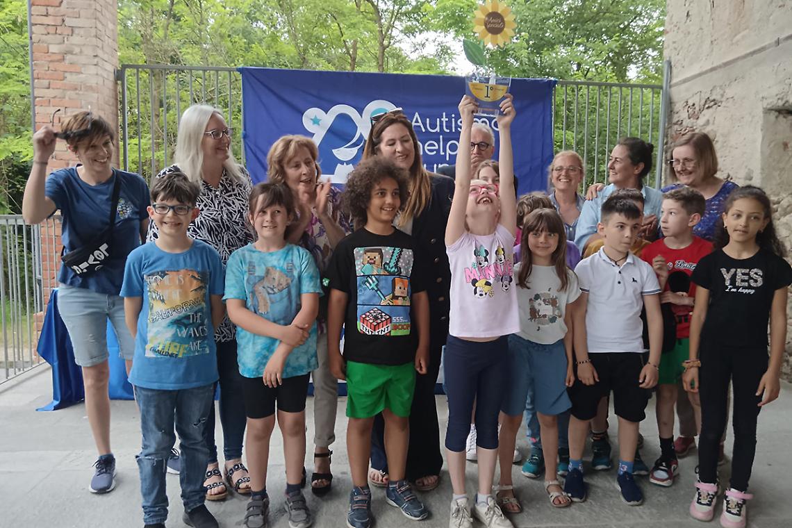 Autismo: un mosaico per ricordare che "siamo tutti diversi"