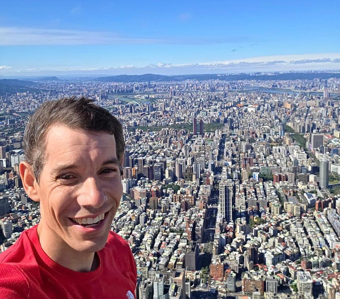Honnold sulla cima del Taipei 101 - Istagram