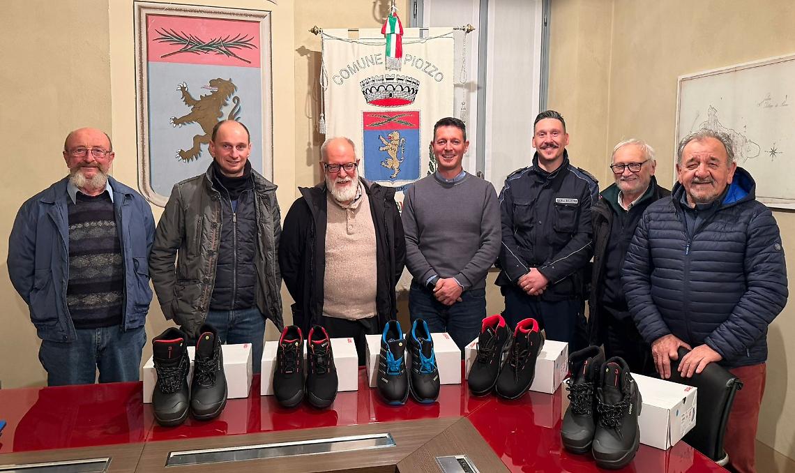 Il grande cuore di un'azienda, che regala scarpe nuove ai "Nonni vigili"