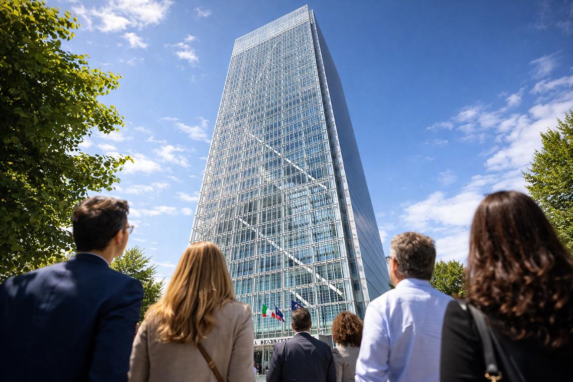 La Regione si prende il Grattacielo e taglia i costi: operazione da 28 milioni