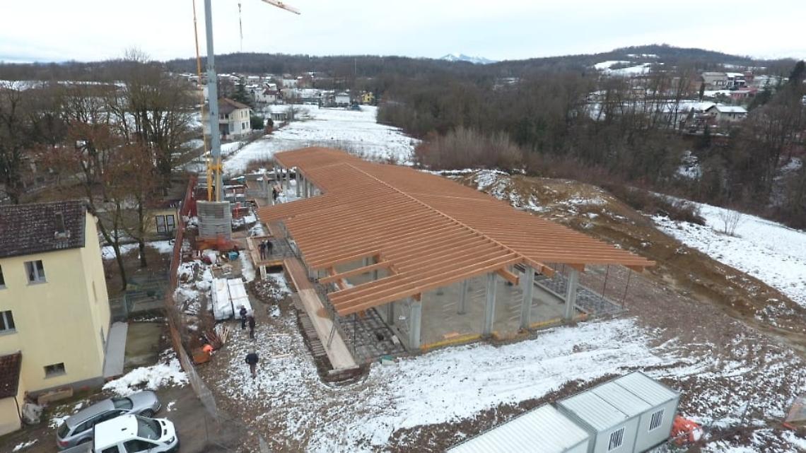 La nuova scuola prende forma: cantiere a pieno ritmo, fine lavori entro l&rsquo;estate