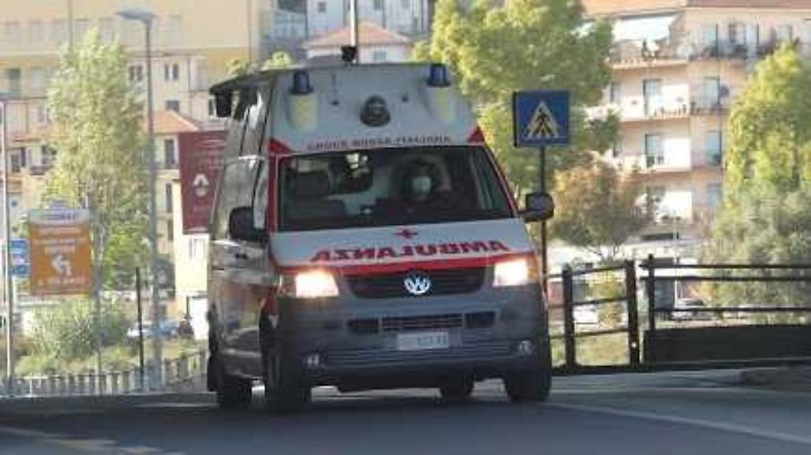 Tragedia sulla Statale 28: muore a 18 anni dopo lo schianto in moto