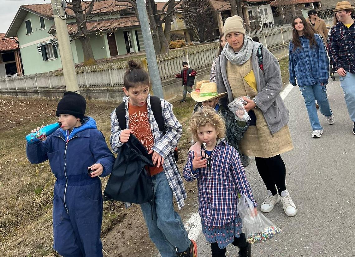 Bambini e famiglie dell'Oratorio portano avanti al tradizione dei magnin