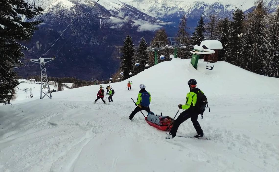 Scialpinista infortunata: trasportata a valle in toboga dal Soccorso Alpino