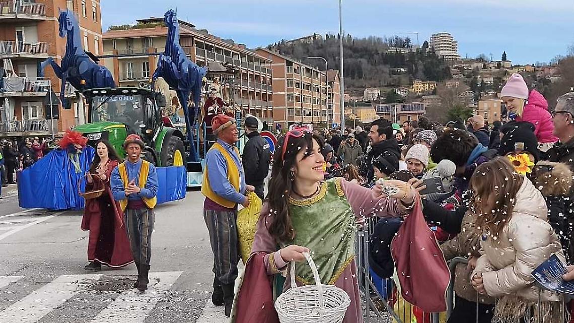 Avanti coi carri! La seconda sfilata di Carnevale - FOTOGALLERY