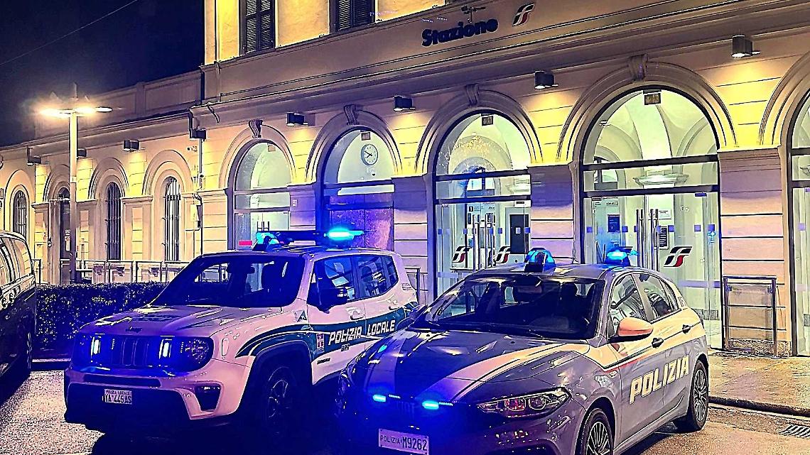Poliziotti nelle stazioni: 260 persone identificate, tre cittadini rimpatriati 