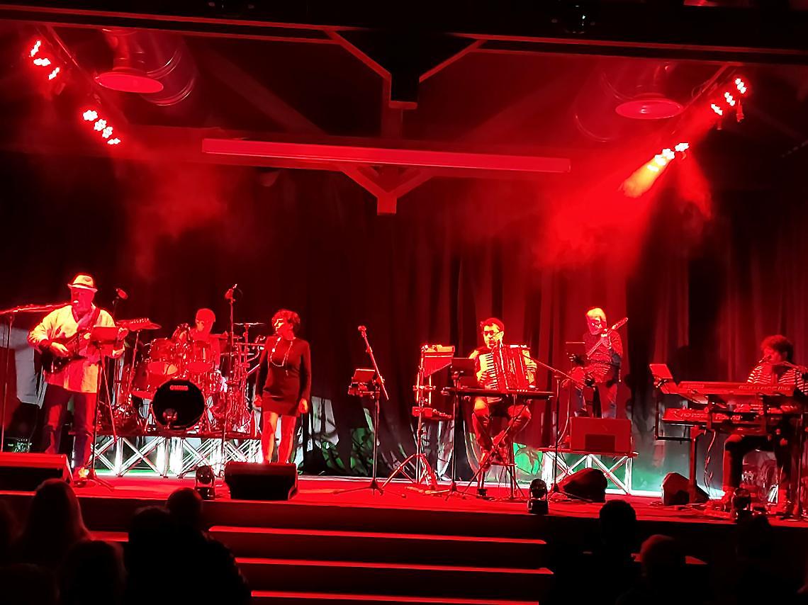  Un viaggio tra le canzoni che ci hanno fatto crescere: due serate evento tra musica e solidariet&agrave;