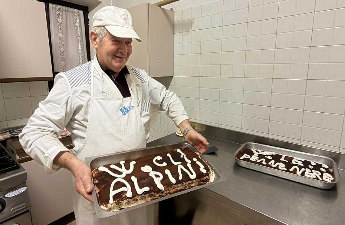 Una citt&agrave;, una Sezione, un grazie: Alpini in festa dopo la commemorazione