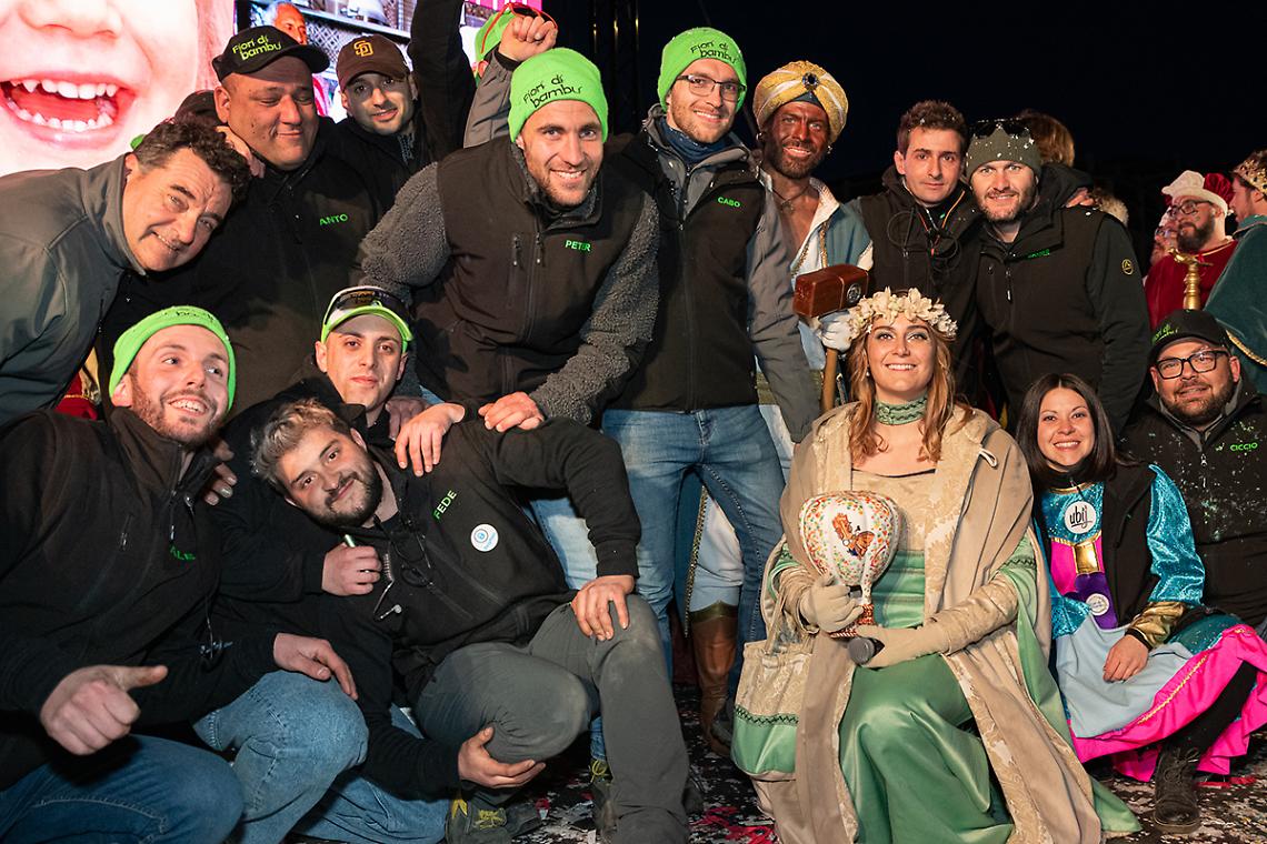 &laquo;Lavoriamo al carro di carnevale un anno intero&raquo;