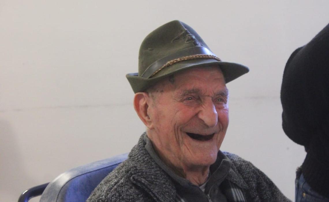 Festa per il "vecio" Alpino Silvano, che compie 95 anni 