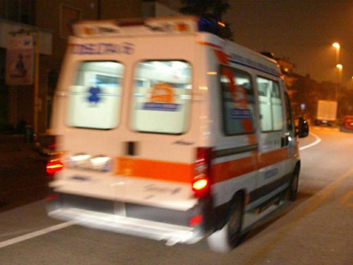 Violento scontro tra due auto: feriti in codice giallo