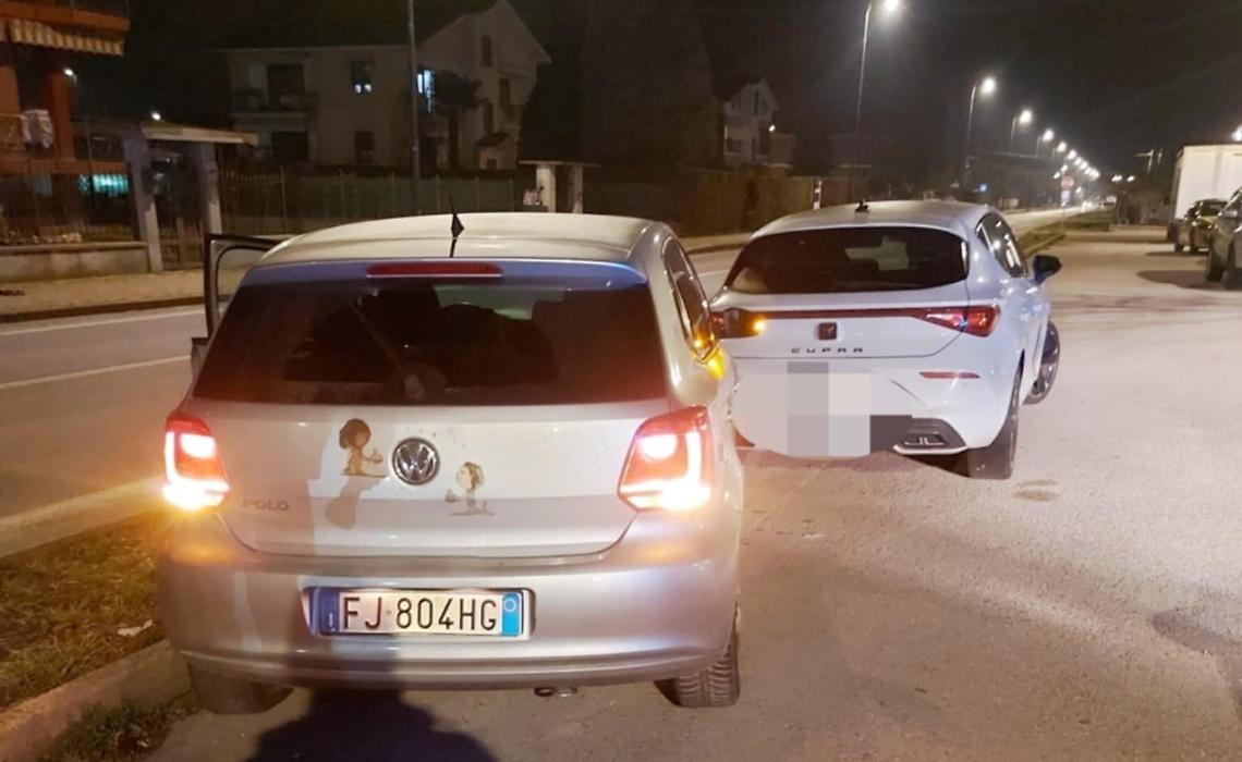 Inseguimento dopo una serie di furti, un ladro fugge a piedi: &egrave; caccia all'uomo