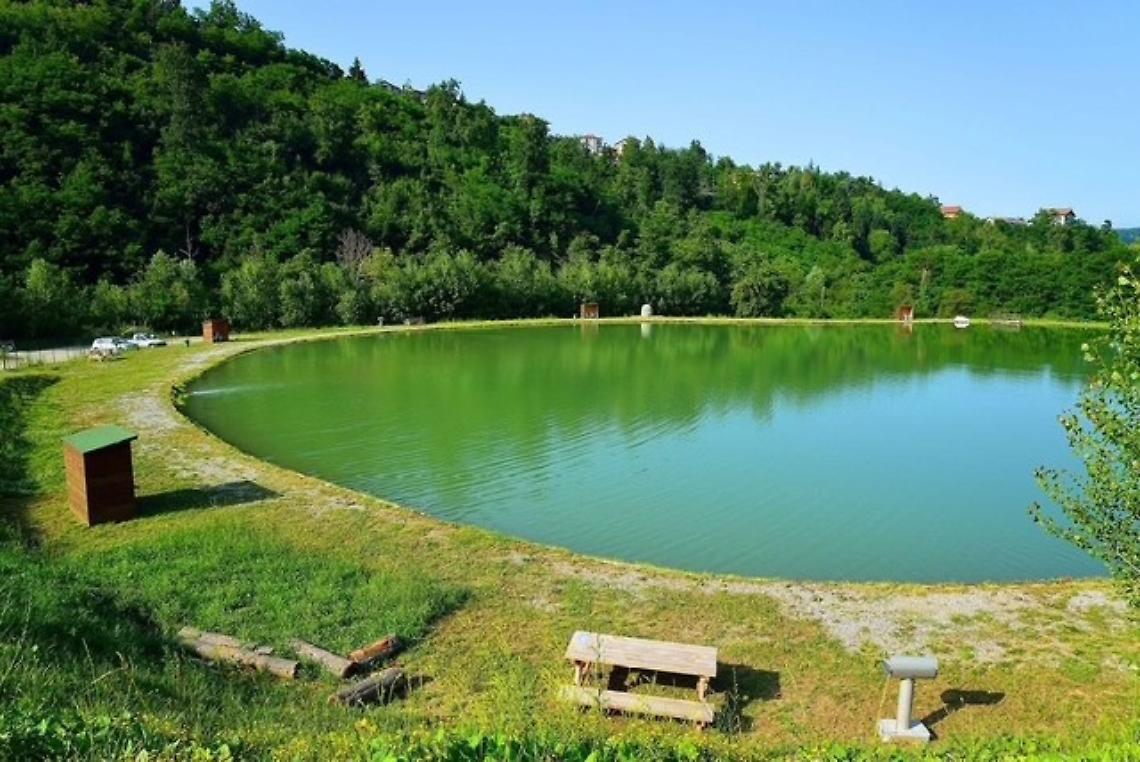 Dove il silenzio incontra l&rsquo;acqua: i Laghi del Dolmen tornano a splendere
