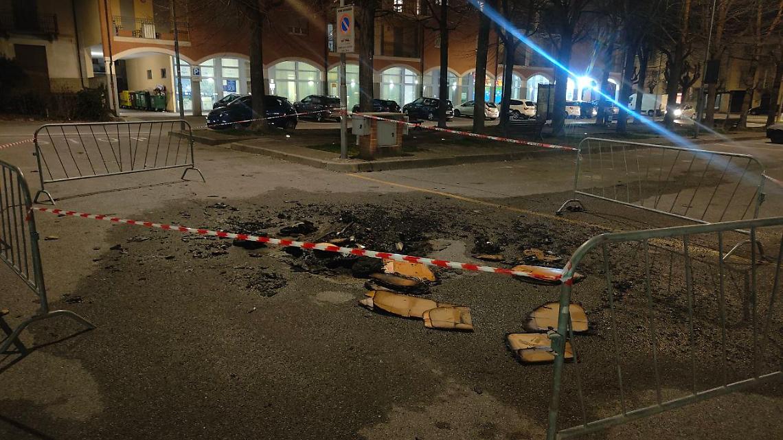 Incendio  al cassonetto dei rifiuti: secondo episodio in pochi mesi