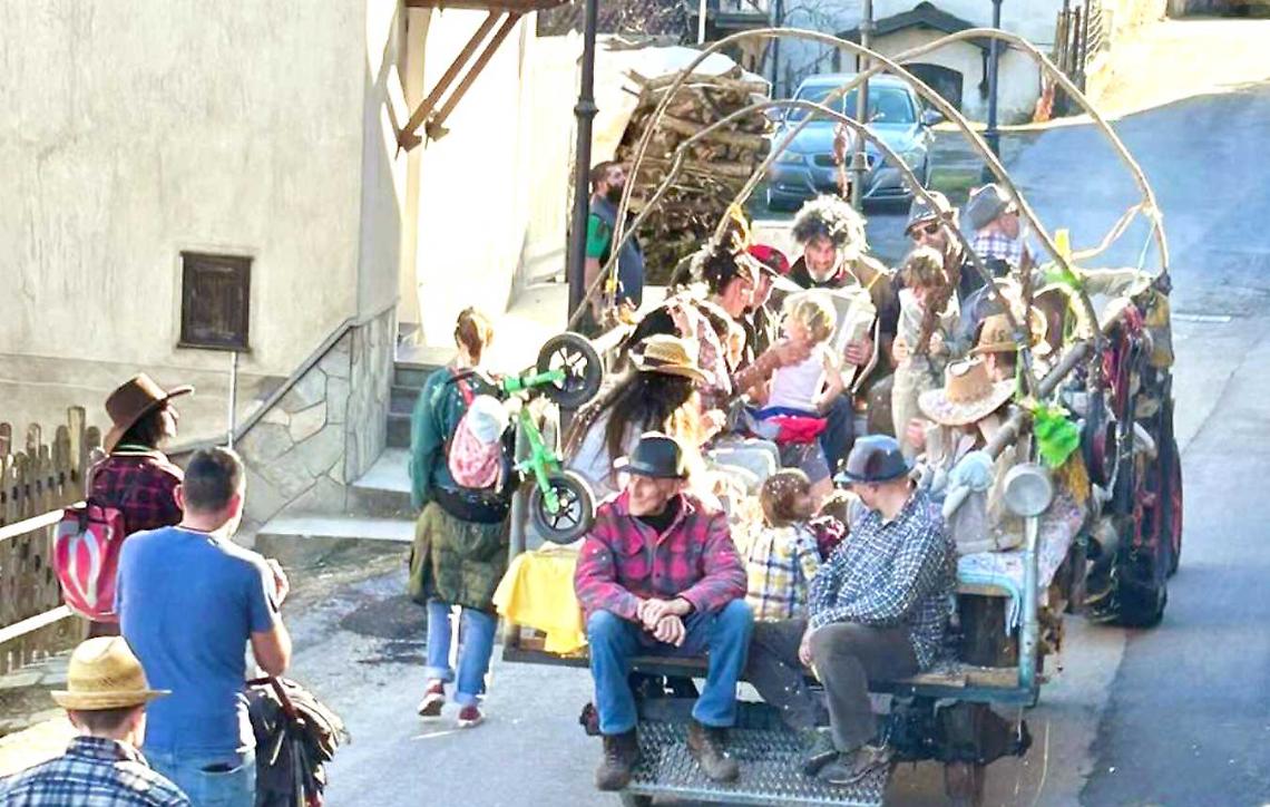 Colori, musica e friscioi e polenta: il grande ritorno dei "Magnin"