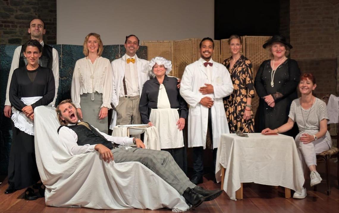 Gli attori del corso di teatro salgono sul palco con "Hortense ha detto &laquo;Me ne frego!&raquo;" 