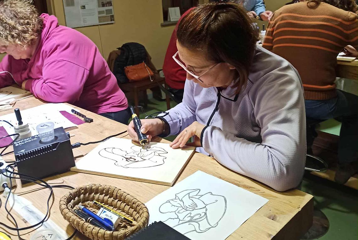 Chi vuole imparare l'arte della pirografia su legno?