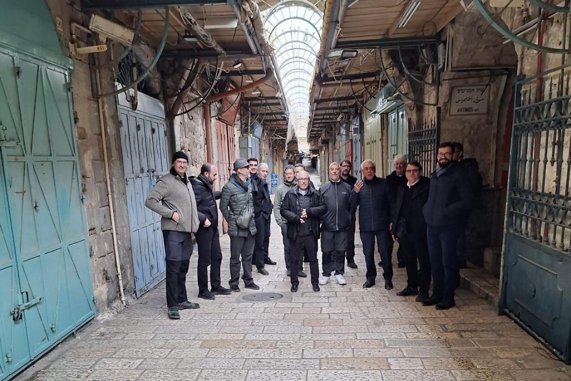 17 preti torinesi bloccati a Gerusalemme, in attesa del rientro