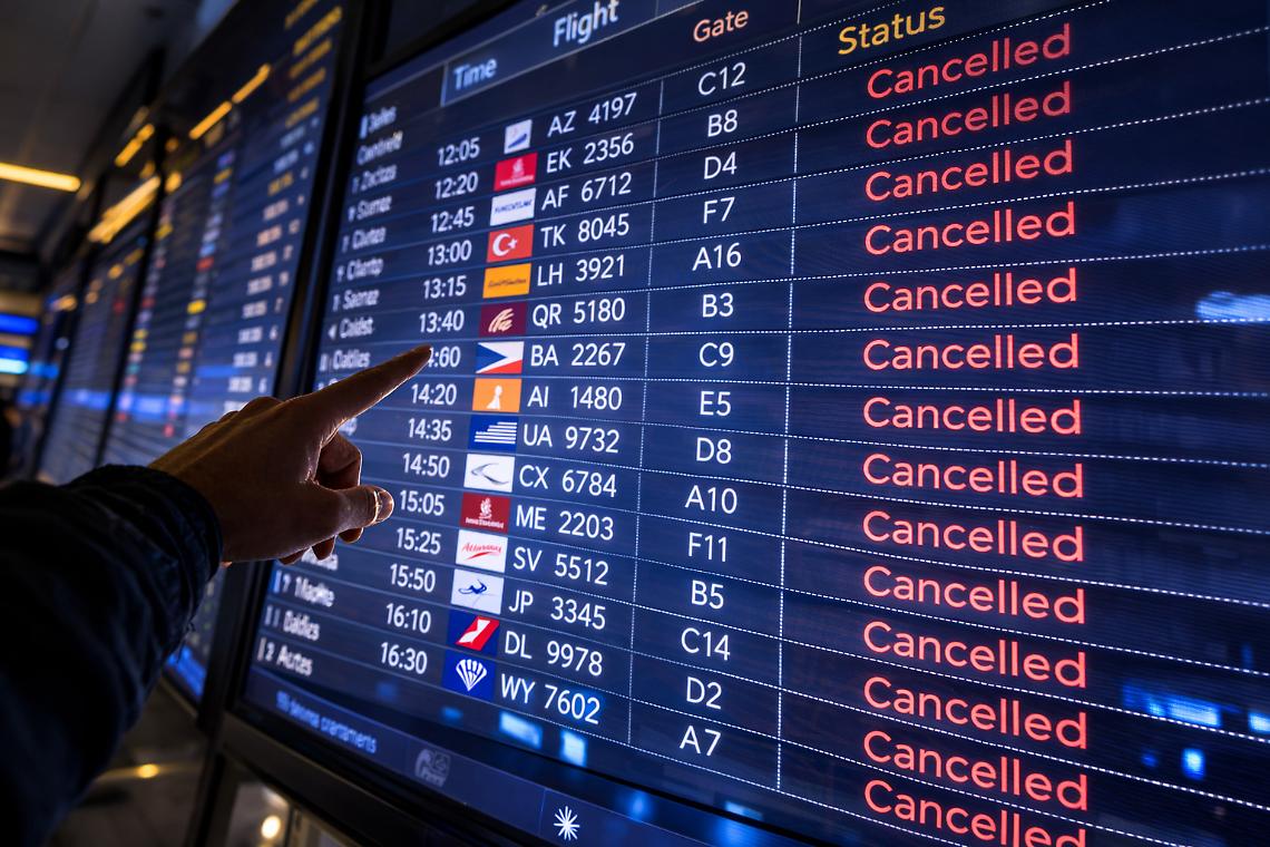 5 mila voli cancellati: scatta il caos tra le compagnie aeree dopo la rappresaglia iraniana