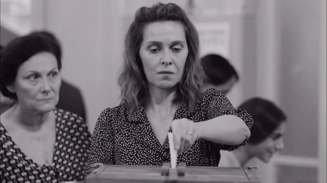 Il brindisi di Alberto Sordi e la bandiera della maestra Cristina.