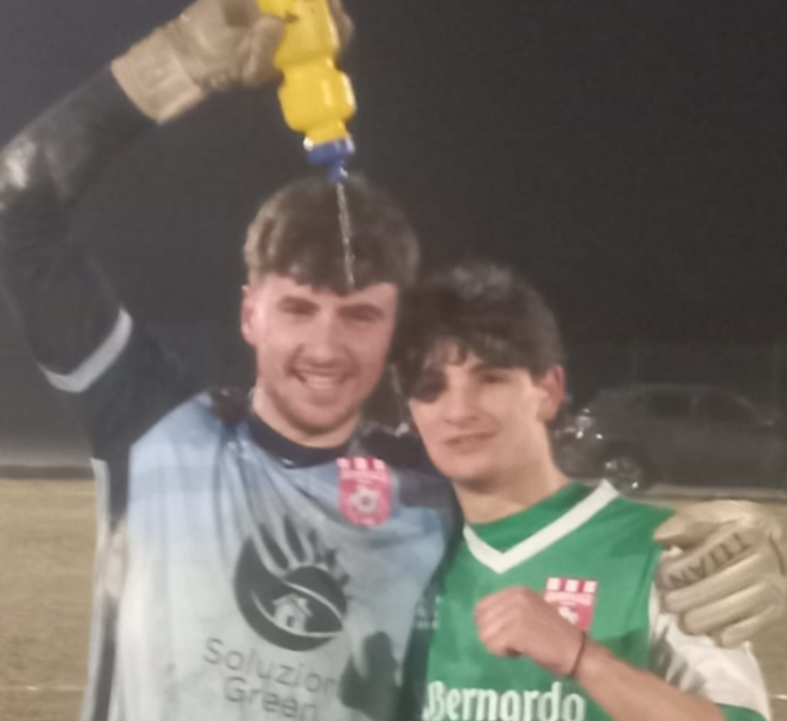 Hoxha e Raciti, Ceva