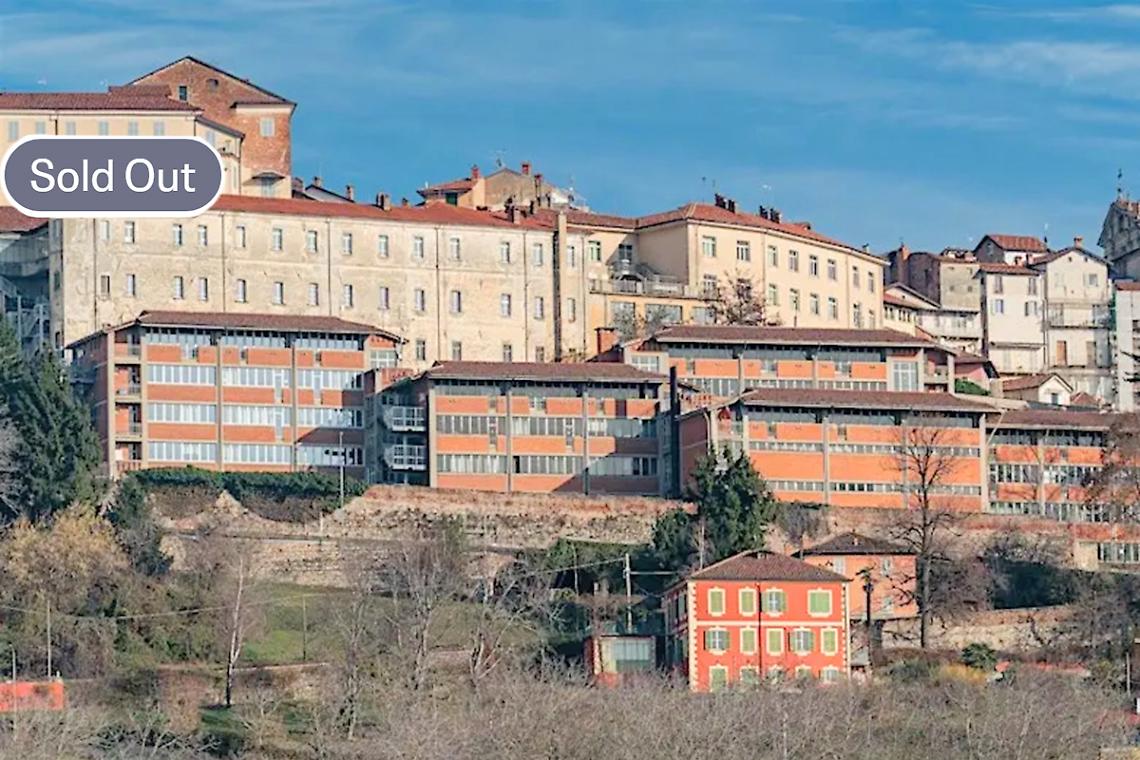 Effetto amarcord, tutti pazzi per la visita alla scuola da demolire: &laquo;Tutto sold out&raquo;