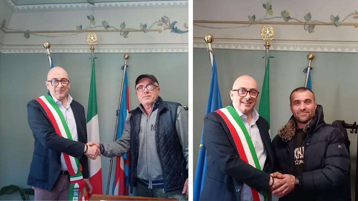 Padre e figlio diventano cittadini italiani: la cerimonia in Comune